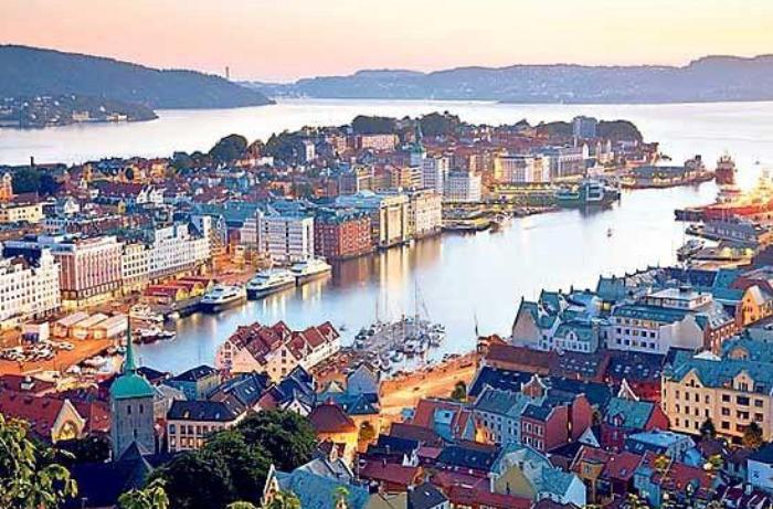 Norveçdə neft emalı zavodunda yanğın baş verib