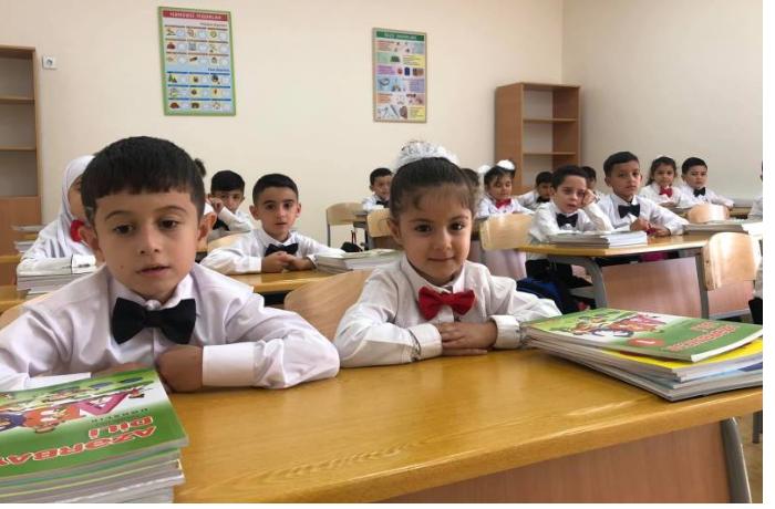 Valideynlərin NƏZƏRİNƏ: "6 yaşdan məktəbə başlamaq uşaqları psixoloji  baxımdan risk altına salır"
