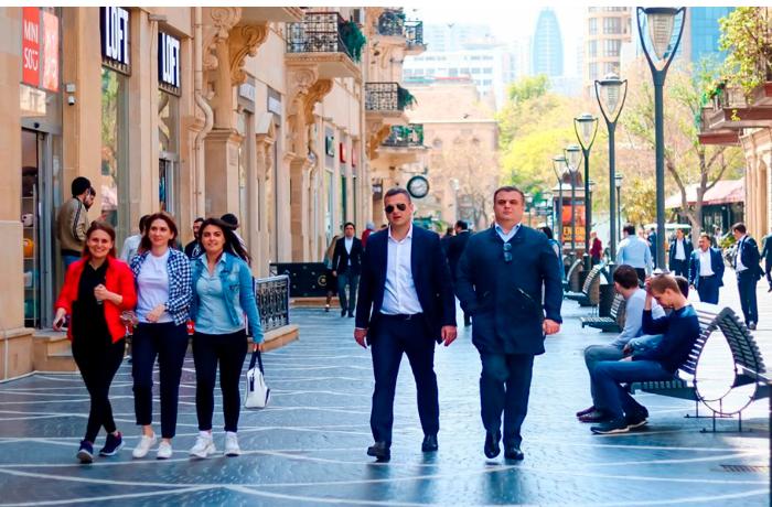 Yaş həddi 14-ə qaldırılır? — Azərbaycanda yeni qadağa qalmaqalı 