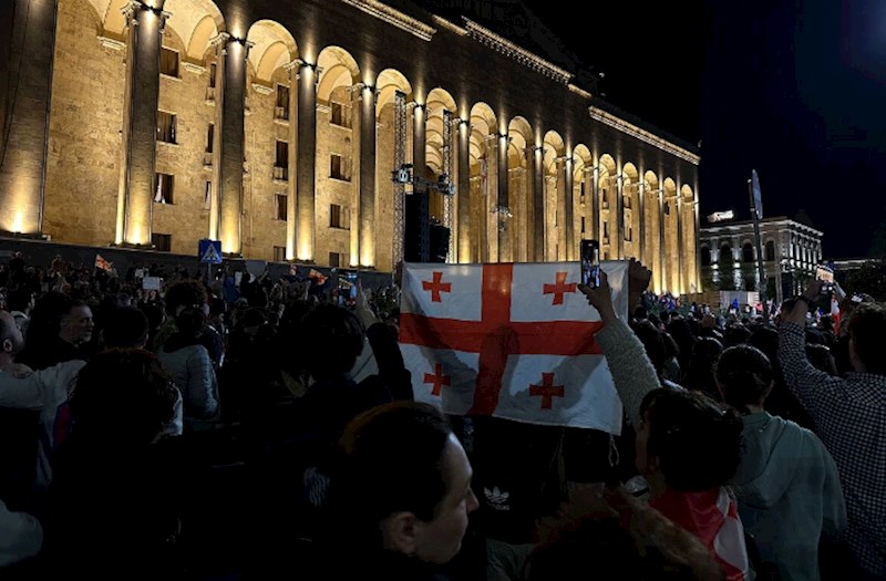 Gürcüstanda parlament binasına xüsusi təyinatlılar yerləşdirilib