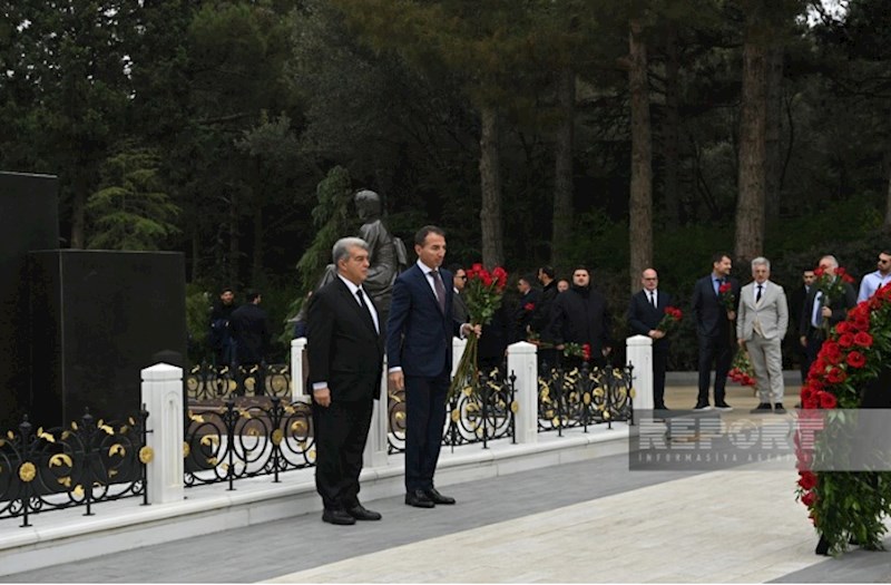 "Barselona" prezidenti Heydər Əliyevin məzarını ziyarət etdi — FOTOLAR