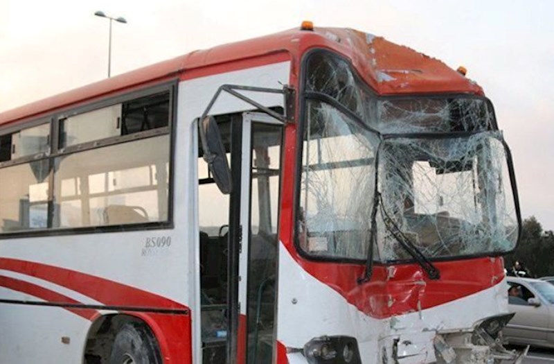 Bakıda sərnişin avtobusu qəzaya uğradı: Xəsarət alan var