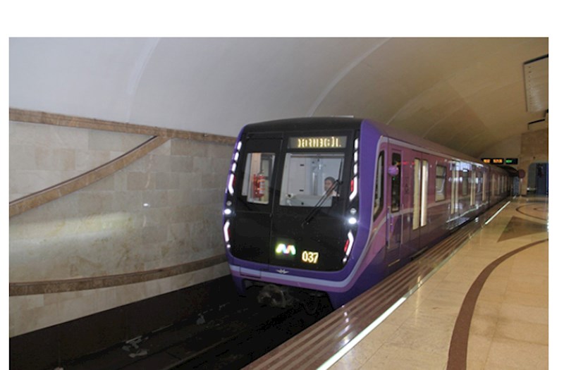 Metroda problem yarandı — Sərnişinlər düşürüldü