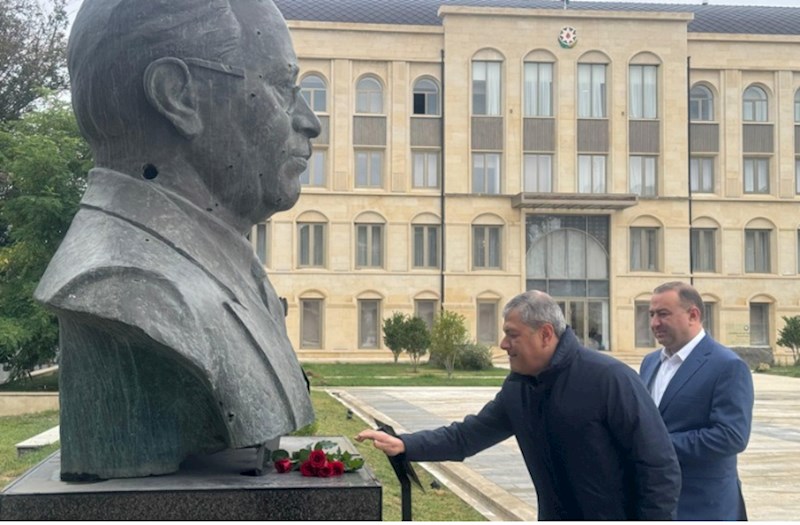 Şuşada güllələnmiş heykəllər ziyarət olundu — FOTOLAR