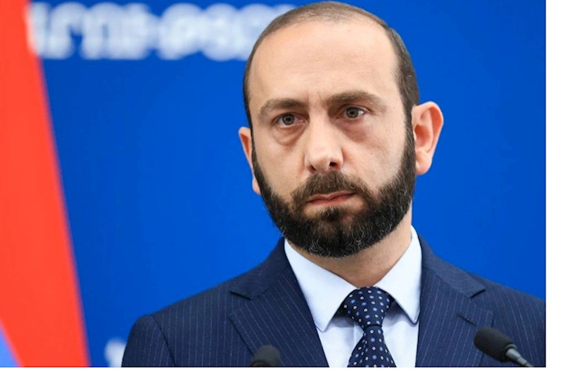 Mirzoyan iranlı həmkarı ilə danışdı 
