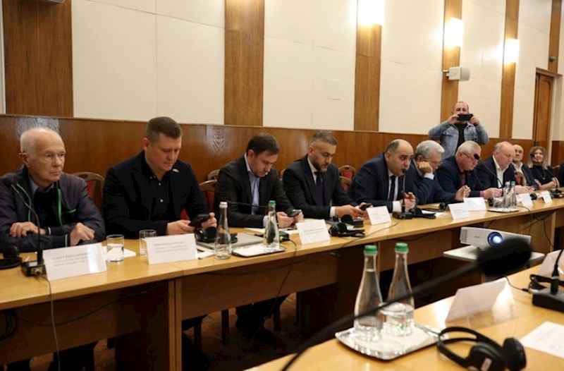 Azərbaycan və Ukrayna arasında enerji əməkdaşlığında yeni səhifə: HAES və bərpa olunan enerji üzrə dəyirmi masa keçirildi — VİDEO