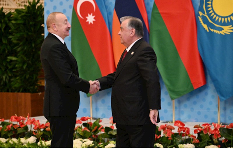 Prezident Düşənbədə “Millət” sarayında — FOTOLAR (YENİLƏNİB)