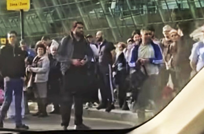AYNA-nın aeroportda taksi dəyişikliyindən sonrakı xaotik vəziyyət — VİDEO 