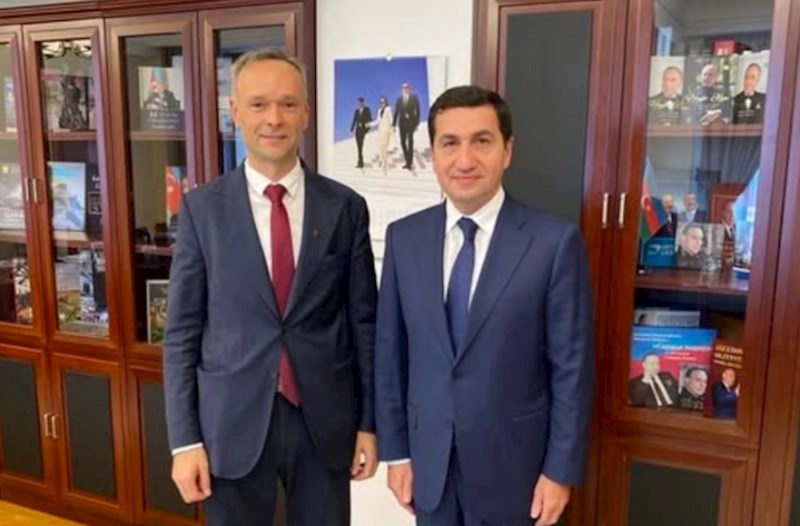 Hikmət Hacıyev Litva səfiri ilə ikitərəfli münasibətləri müzakirə edib