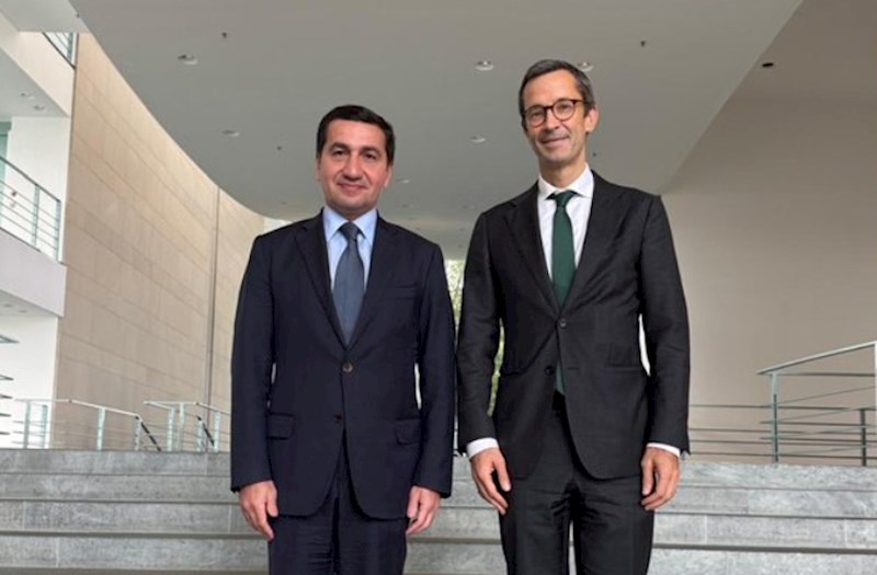 Hikmət Hacıyev Berlində Almaniya kanslerinin müşaviri ilə görüşüb