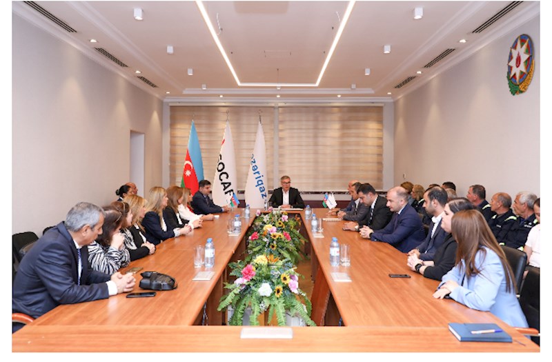 Əmək fəaliyyətində fərqlənən işçilərlə görüş keçirildi — FOTOLAR