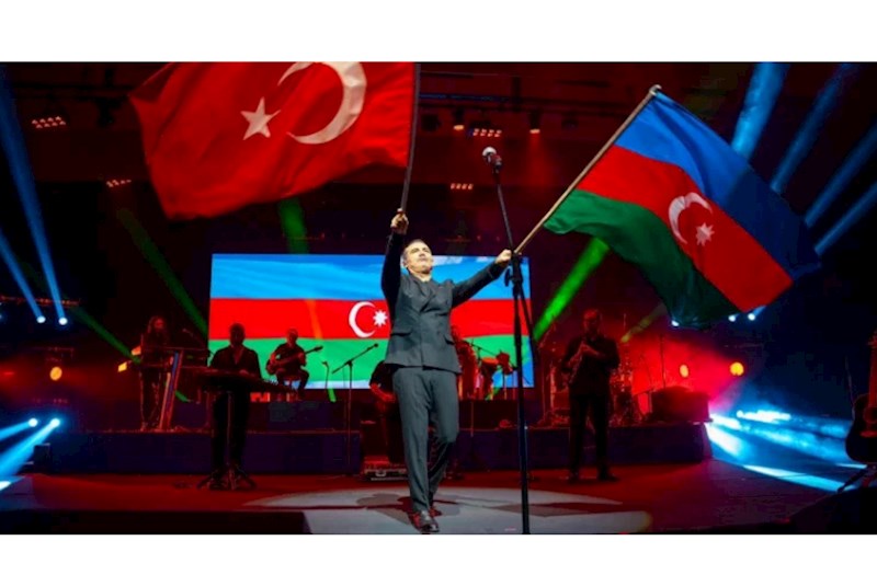 Ferhat Göçerin möhtəşəm Bakı konsertindən FOTOLARI