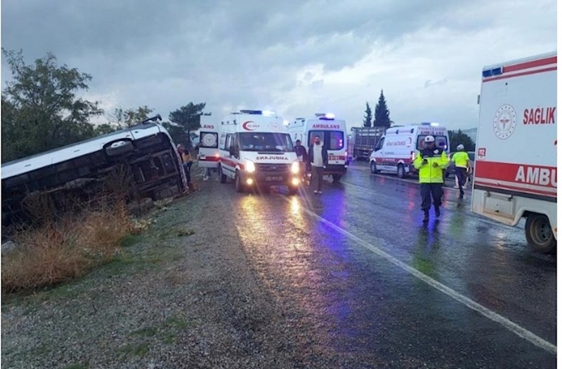 Türkiyədə avtobusun aşması nəticəsində bir nəfər ölüb, 32 nəfər yaralanıb