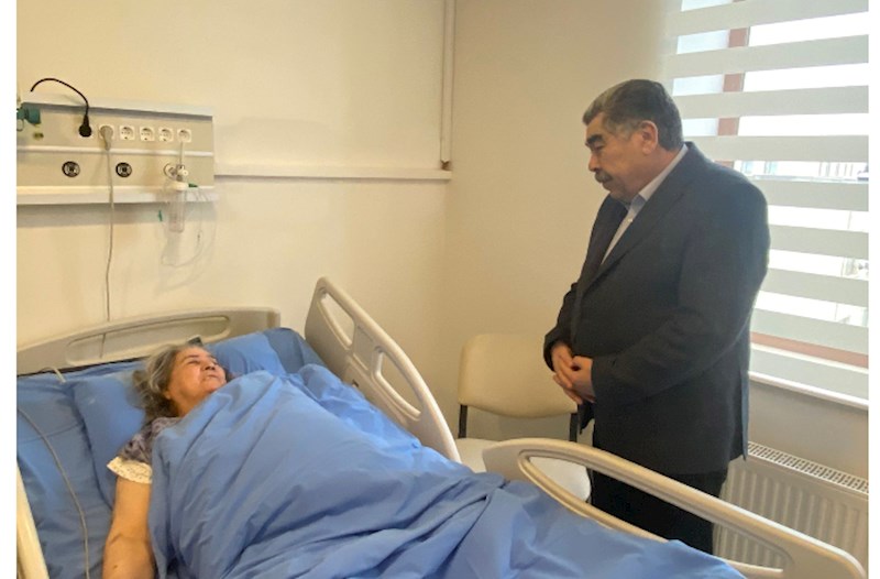 İcra başçısı müalicə olunan şəhid anasını ziyarət etdi — FOTOLAR