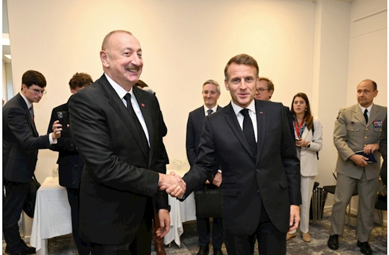 İlham Əliyev Kopenhagendə Emmanuel Makronla görüşüb