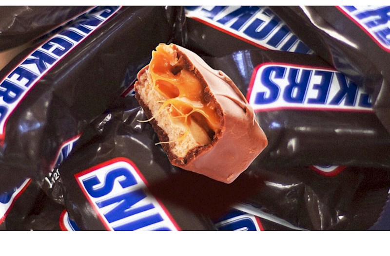 Bakıda "Snickers"in içindən qurd çıxdı — RƏSMİ REAKSİYA