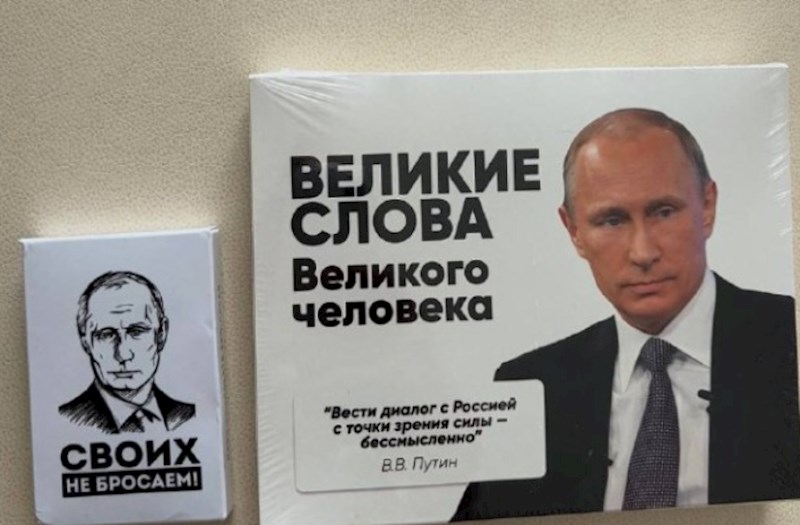 Rus rəsmisi ABŞ-yə Putinin şəkli olan konfetlər apardı