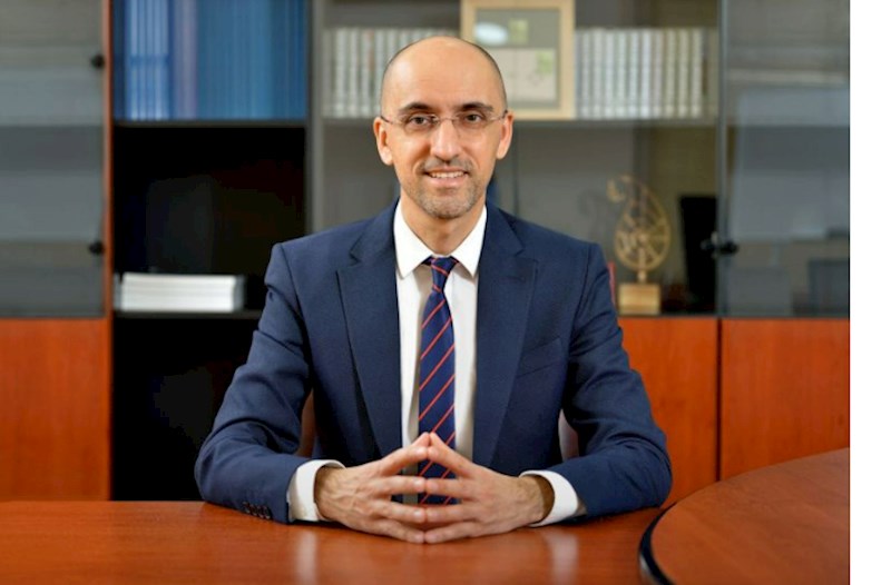 Mərkəzi Bank nazirin müşavirinə pul ödədi