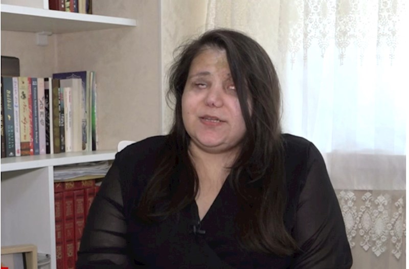 Gəncə terrorunda gözlərini itirən qadın başına gələnləri danışdı: "Qoymayın ölüm, qızlarım var" (VİDEO)