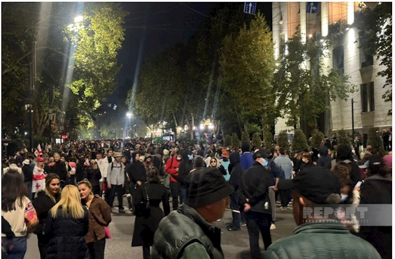 Gürcüstanda etirazçılar prezident sarayının ərazisinə giriblər, DİN xəbərdarlıq edib