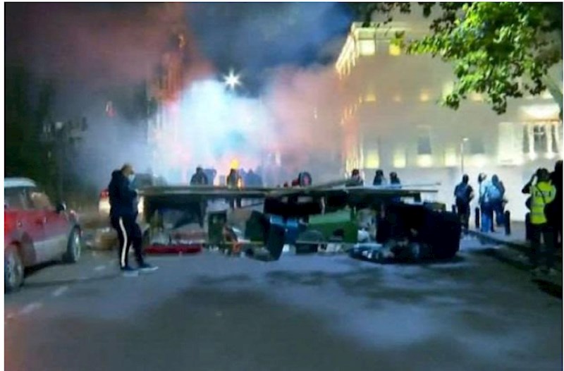 Tbilisidə vəziyyət gərgin olaraq qalır, polis gözyaşardıcı qazdan istifadə edir