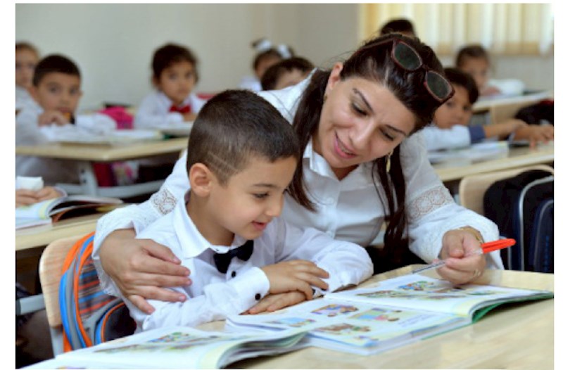 Beynəlxalq Müəllimlər Günü: təhsilin və zəhmətin bayramı