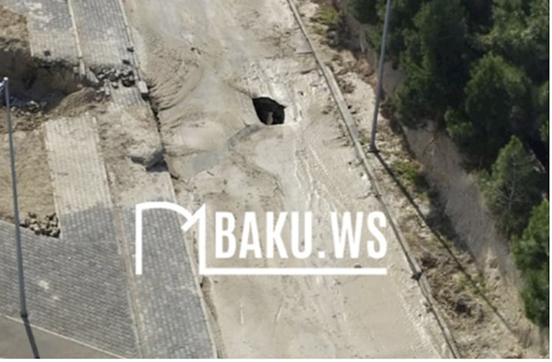 Bu ərazidə su borusu partladı, yol çökdü  — VİDEO/FOTOLAR 
