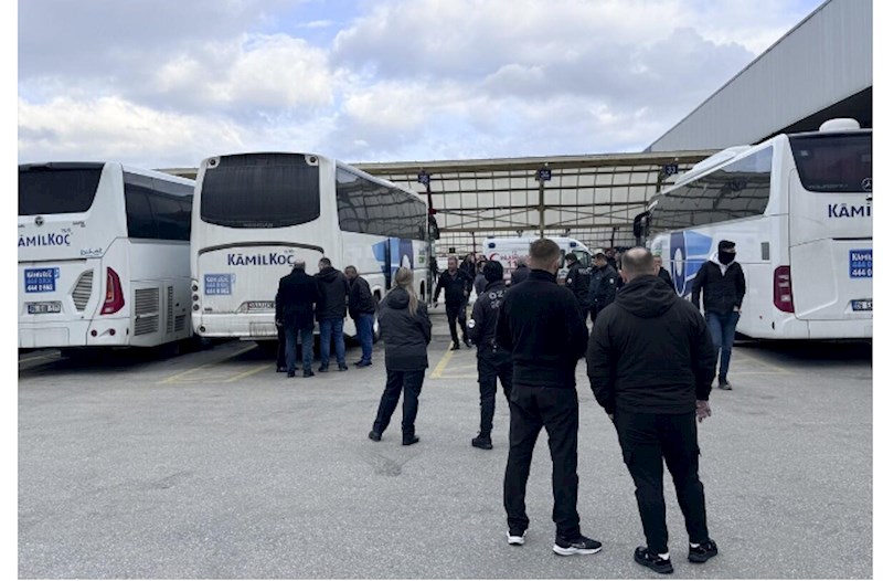 Avtobusda öldü, 8 saat sonra xəbər tutdular