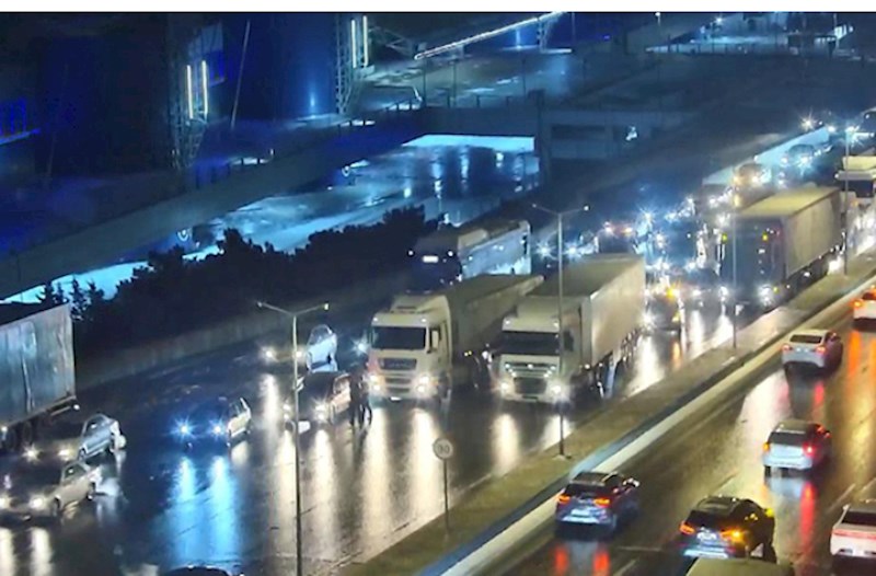 Bakıda buza görə bu yol bağlandı