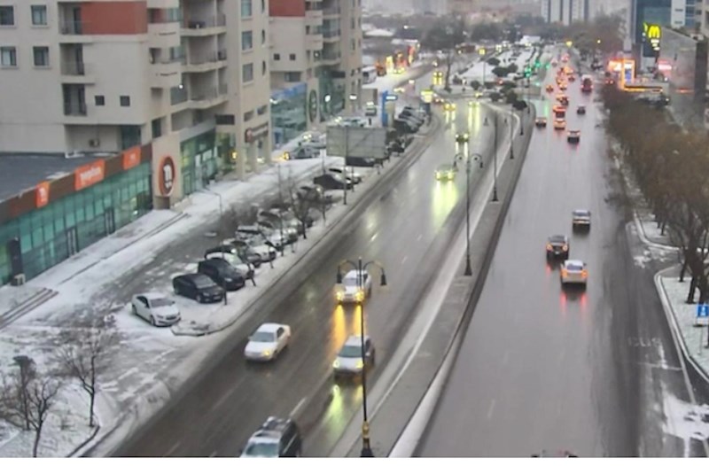 Qarlı hava şəraitində Bakının hansı küçələrində sıxlıq var? — YENİLƏNİB