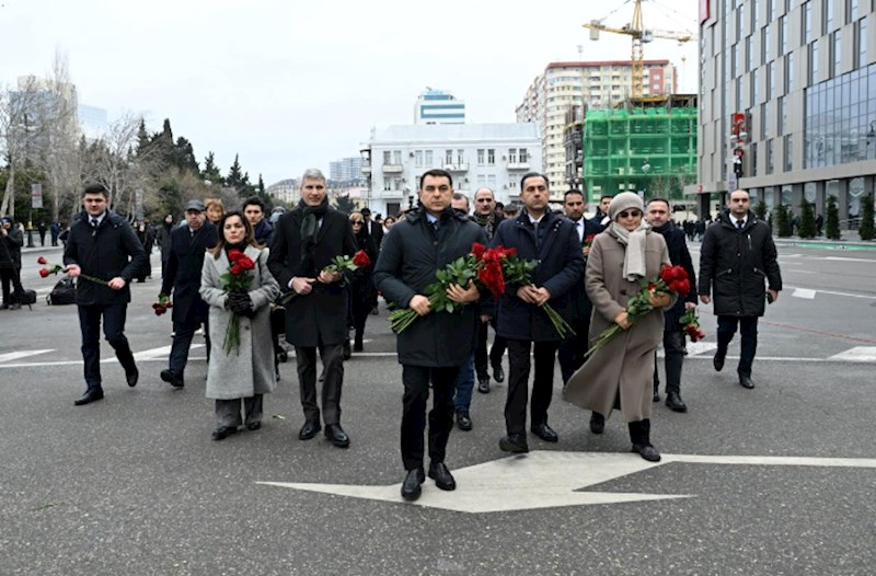 Mədəniyyət Nazirliyinin kollektivi Xocalı soyqırımı qurbanlarının xatirəsini yad edib — FOTOLAR