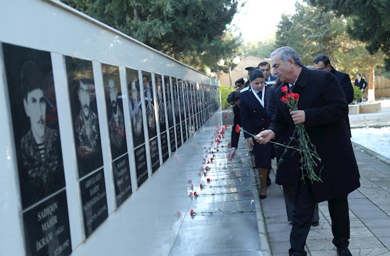 Hacıqabulda Xocalı soyqırımının 33-cü ildönümü ilə əlaqədar anım mərasimi keçirilib — FOTOLAR