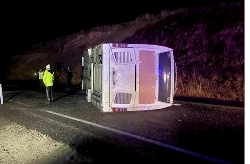 Türkiyədə avtobus aşdı — ölən və yaralananlar var