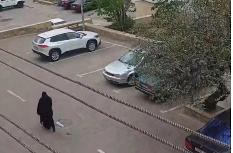 Bakıda görüntüsü yayılan çadralı şəxs POLİSƏ ÇAĞIRILDI