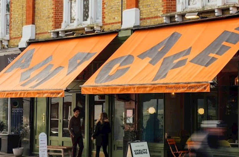 Londonda Bəxtiyar Sadıqlıya məxsus “Alma” kafesi 2 milyon zərər edib