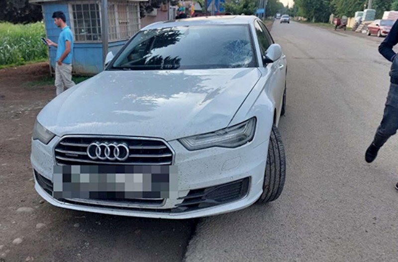 Avtobusdan düşüb yolu keçərkən “Audi” vurub öldürdü