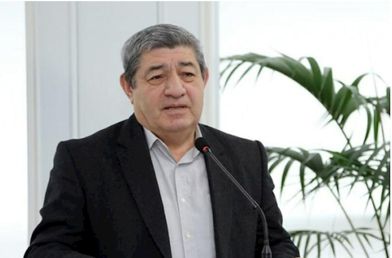 “Vopşe”, “tak çto”, “znaçit” kimi sözləri dilimizin lüğətinə daxil etməliyik