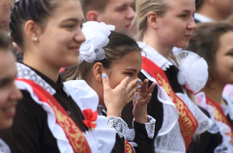 Son zəngdə amerikan mahnıları altında rəqs etmək qadağan edilib