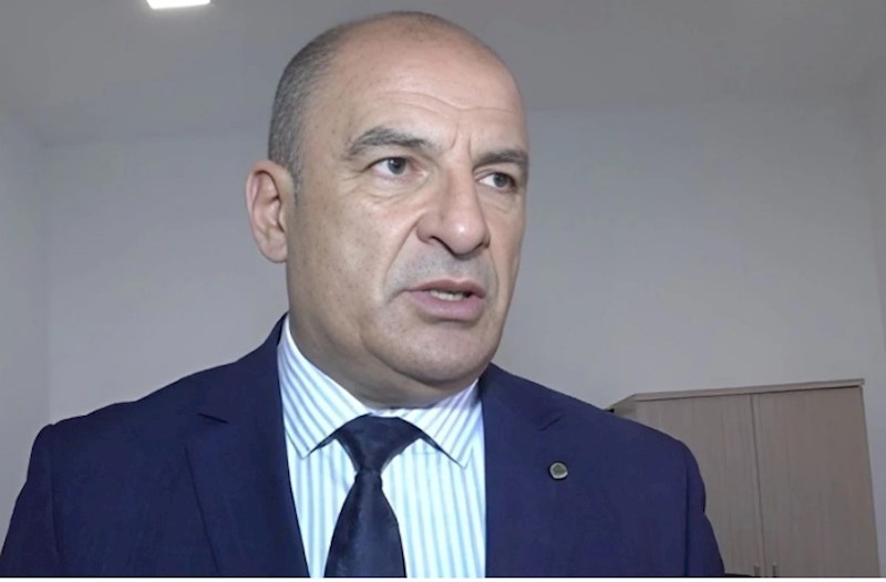 Qalmaqallı direktor işdən çıxarıldı