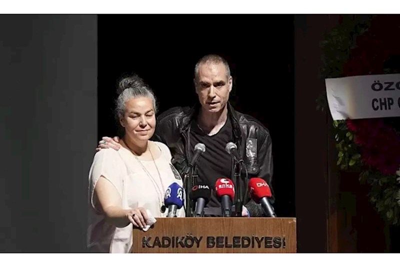 Atasının dəfnində gülməyi müzakirə yaratdı — VİDEO