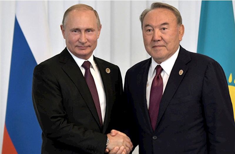 Putin Nazarbayevlə görüşdü