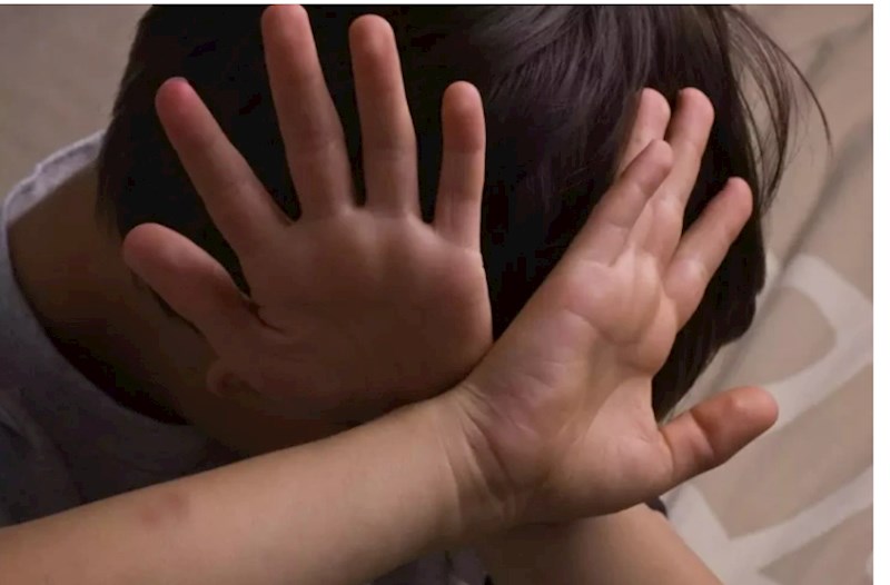“Kaspi Kids” bağçasında uşağı vuran müəllim işdən qovuldu — YENİLƏNİB