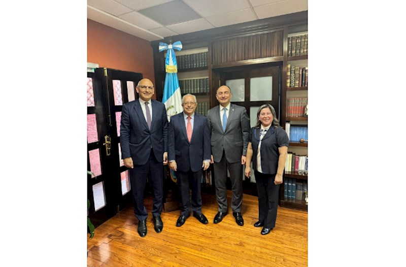Elçin Əmirbəyov Qvatemalanın XİN rəhbəri ilə görüşüb — FOTOLAR