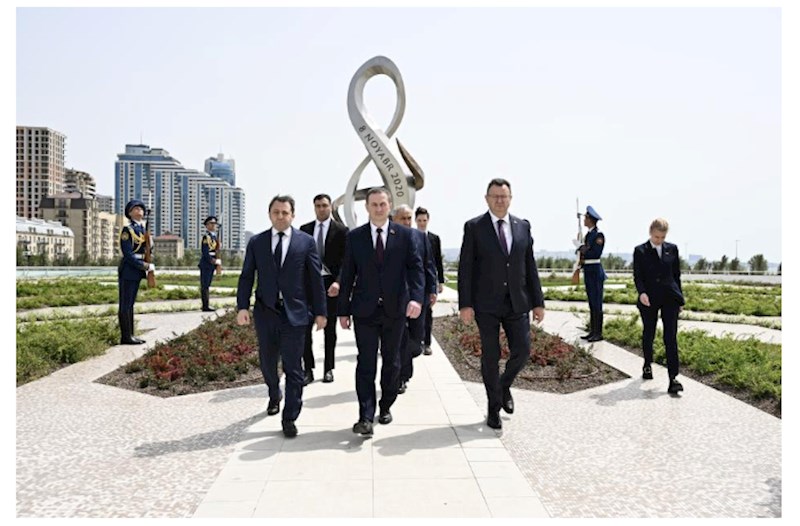 Belarusun Baş naziri Zəfər parkını ziyarət edib — FOTOLAR