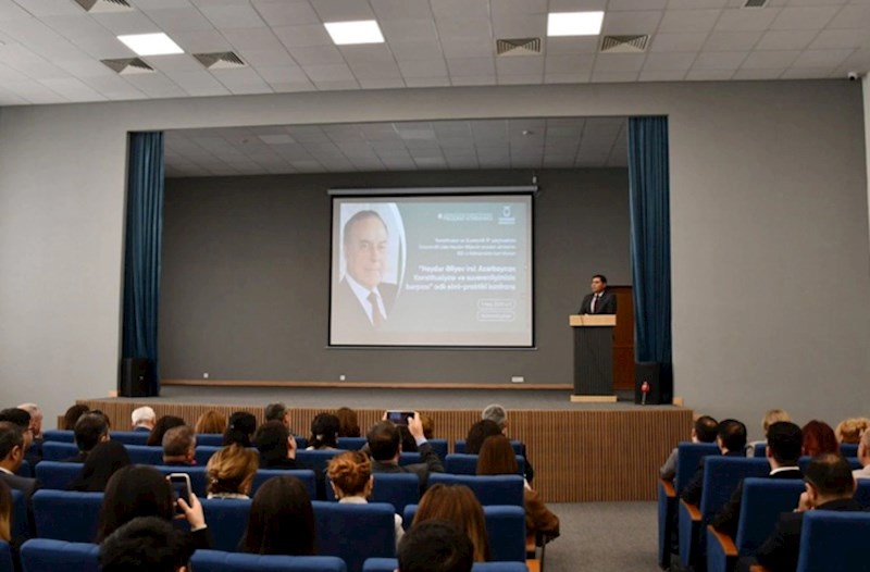 Qarabağ Universitetində Heydər Əliyevin anadan olmasının 102-ci ildönümünə həsr olunmuş konfrans keçirilib