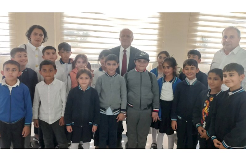 Yaqub Mahmudov və qızı Balakəndə uşaqlarla görüşdülər — FOTOLAR