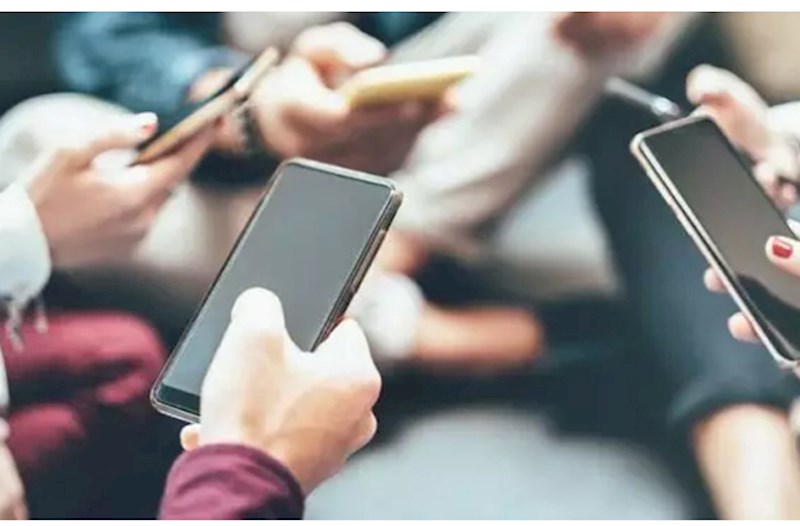 Xaricdən mobil telefon gətirmək niyə azalıb? — ARAŞDIRMA  
