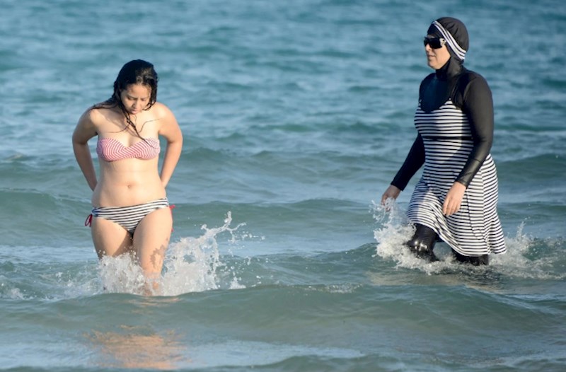 Suriyada qadınlara qoyulan yeni qadağa hiddət doğurdu