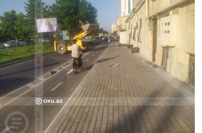 Bakının mərkəzində yol çökdü — FOTO