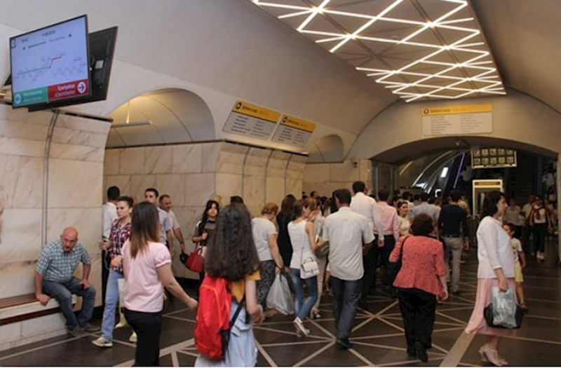Metroda azyaşlıya qeyri-etik hərəkətlər etdi — Həbs olundu 